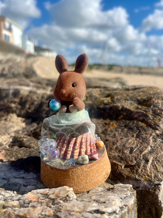 Pearl the Seaside Collector